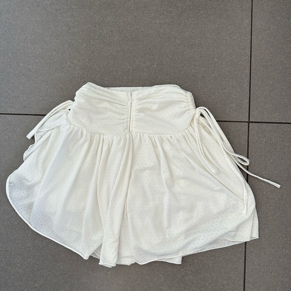 Off- white flower beach skort - Picture 3 of 3